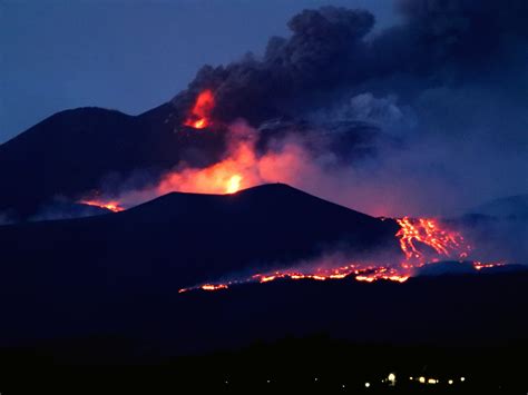 volcano eruption italy